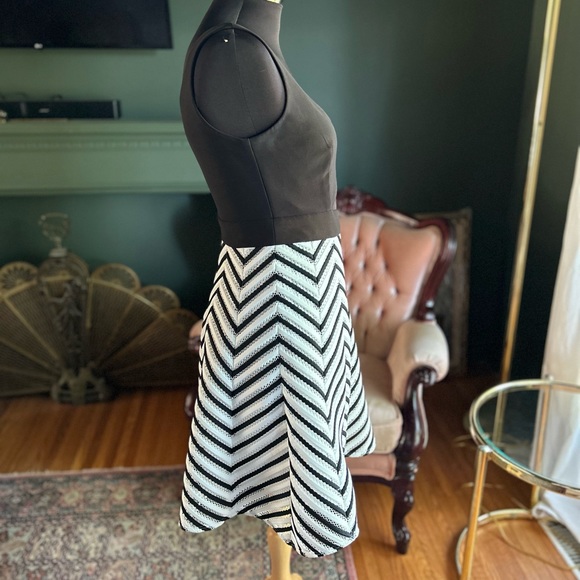 Betsy & Adam Black and White A-Line Dress with Cutout - Picture 4 of 10